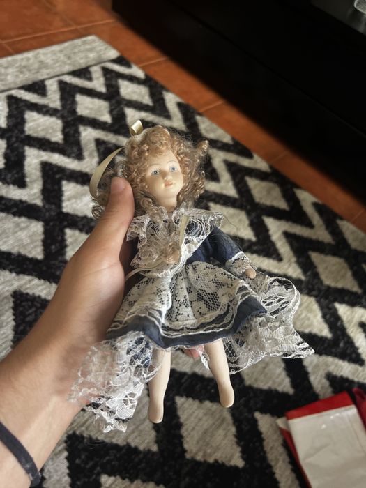 Boneca de porcelana mais um boneco de casal de porcelana