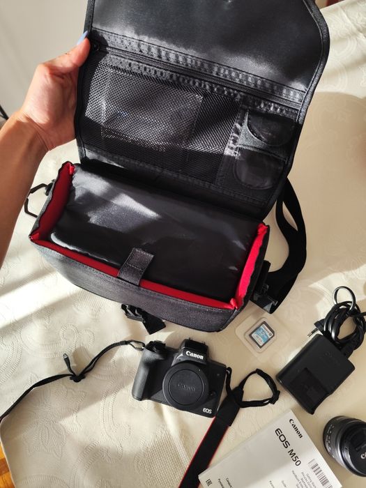 Canon EOS M50 Mark II + Objetiva 15-45mm + Extras (Como Nova)