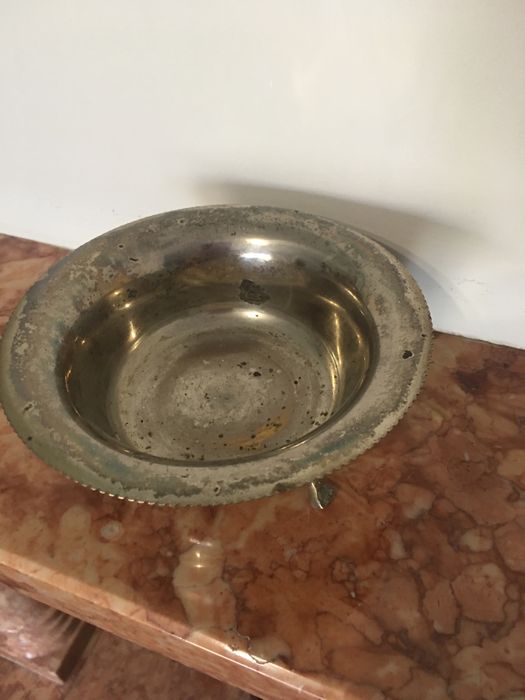 Taça em metal muito antigo