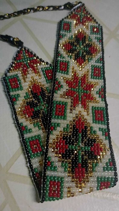 Чокер з бісеру з кольоровим орнаментом