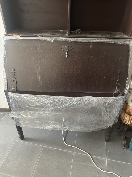 Estante/escrivaninha para restaurar