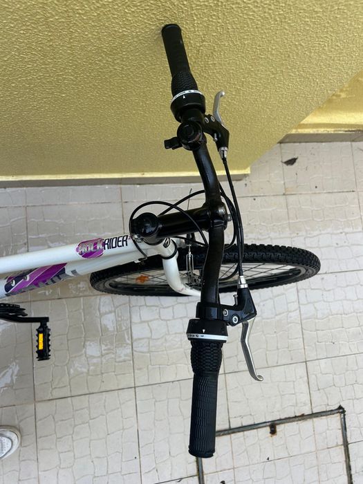 Bicicleta Bwin Branca e Rosa