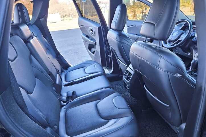 Надійний Дизельний Jeep Cherokee 4x4 Overland