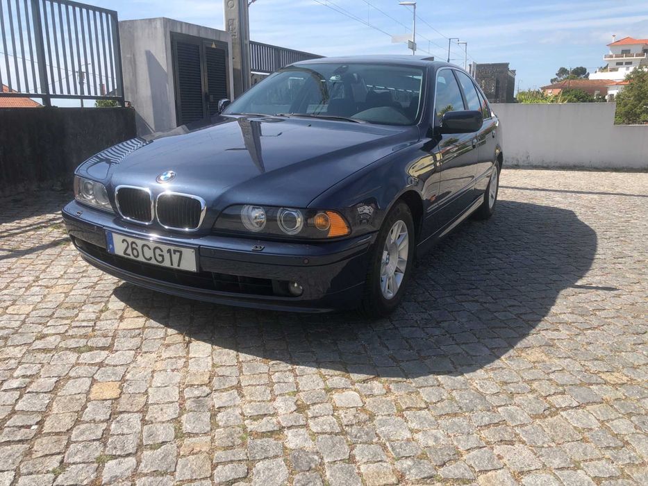BMW 525d ano 2002 todo ele em muito bom estado e com poucos Km