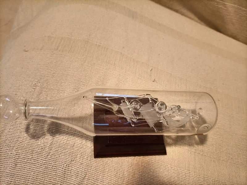 Garrafa com baleeiro de vidro no interior - Peça de coleção