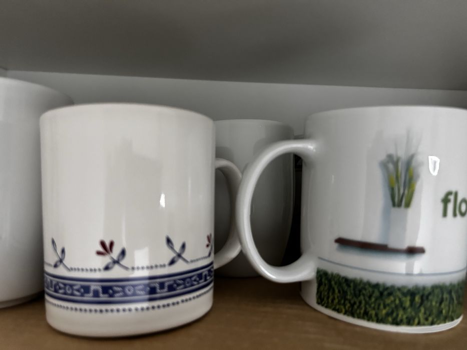 Copos e canecas variados