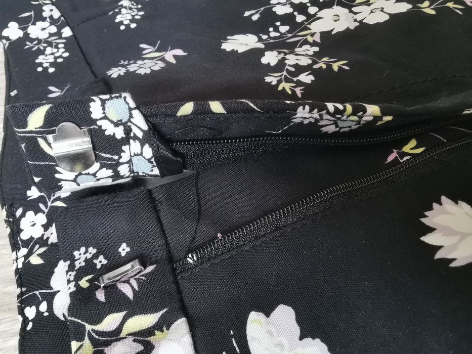 Stylowe spodenki w kwiatki rozmiar M