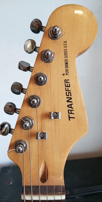 Guitarra Stratocaster Transfer Performer Series  USA