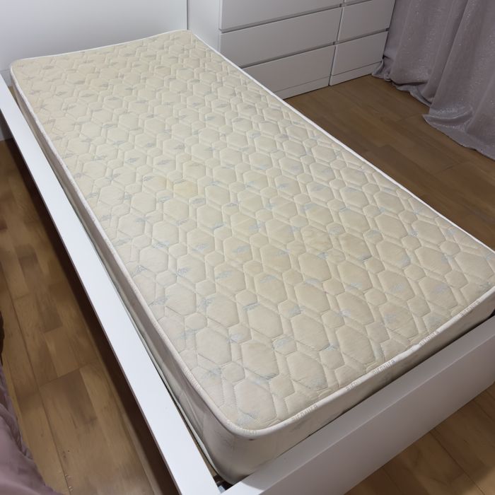 Colchão - 180 x 90cm