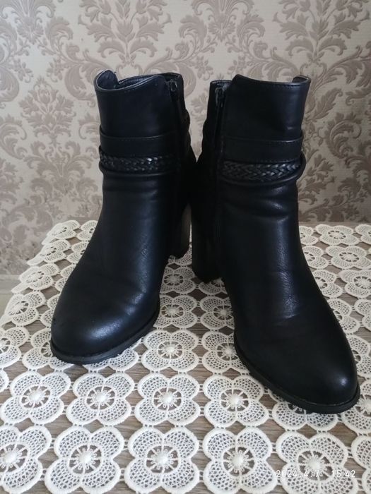 Напів чоботи весняні жіночі