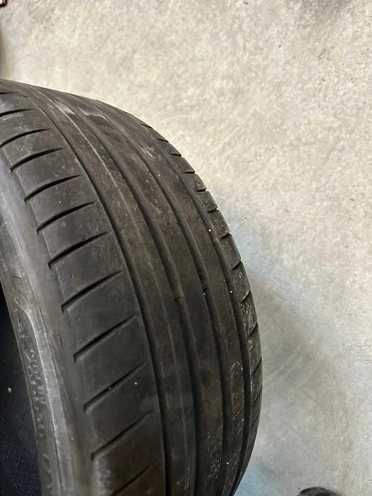 37 - Pneu good year 215/40 r18