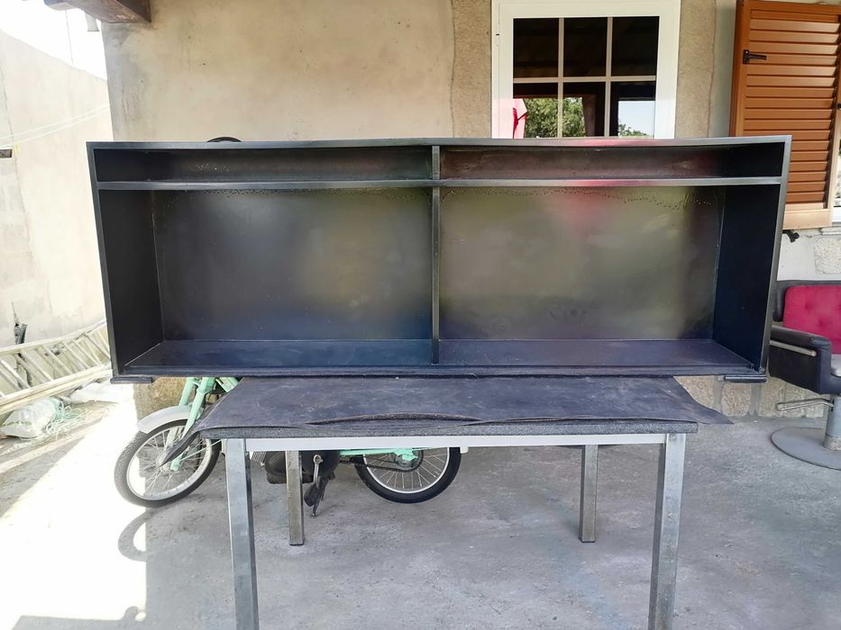 Móvel preto de sala