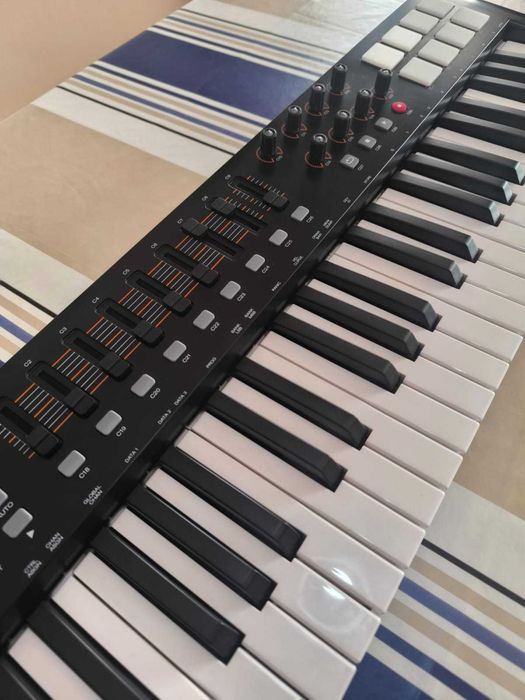 Teclado MIDI M-Audio Oxygen 49 – Como Novo – Totalmente Funcional