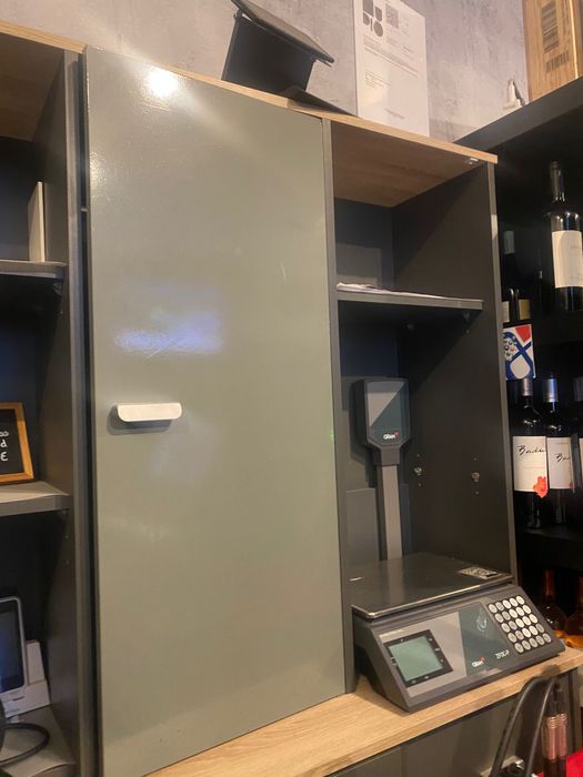 Armario alto para sala