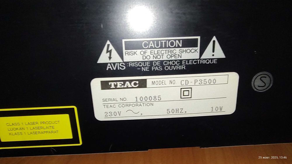 Вінтажний cd програвач teac cd-p3500 1993 року.