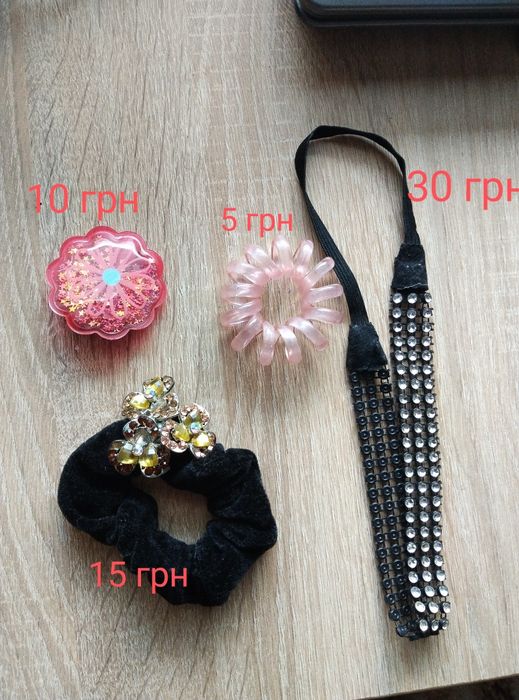 Резинки, заколки, прикраси для волосся