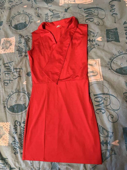 Сукня червона