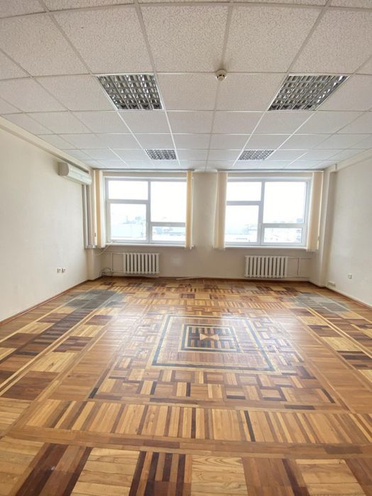 Оренда офісу на вул. Євгенія Сверстюка,23 на 66,7 м²