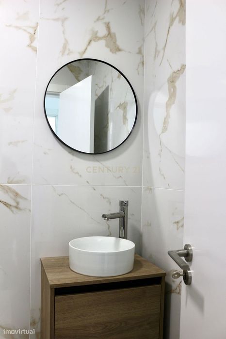 Apartamento T2 Renovado em Marvila – Lisboa