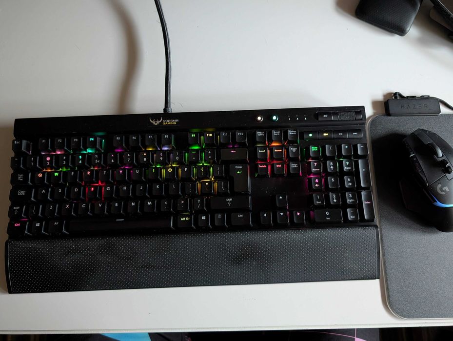 Teclado Corsair K70 RGB