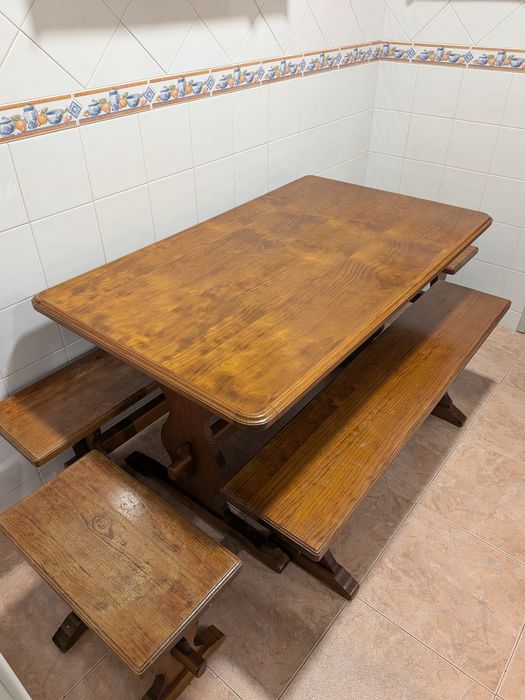 Mesa de Cozinha em Madeira Maciça c/ Bancos
