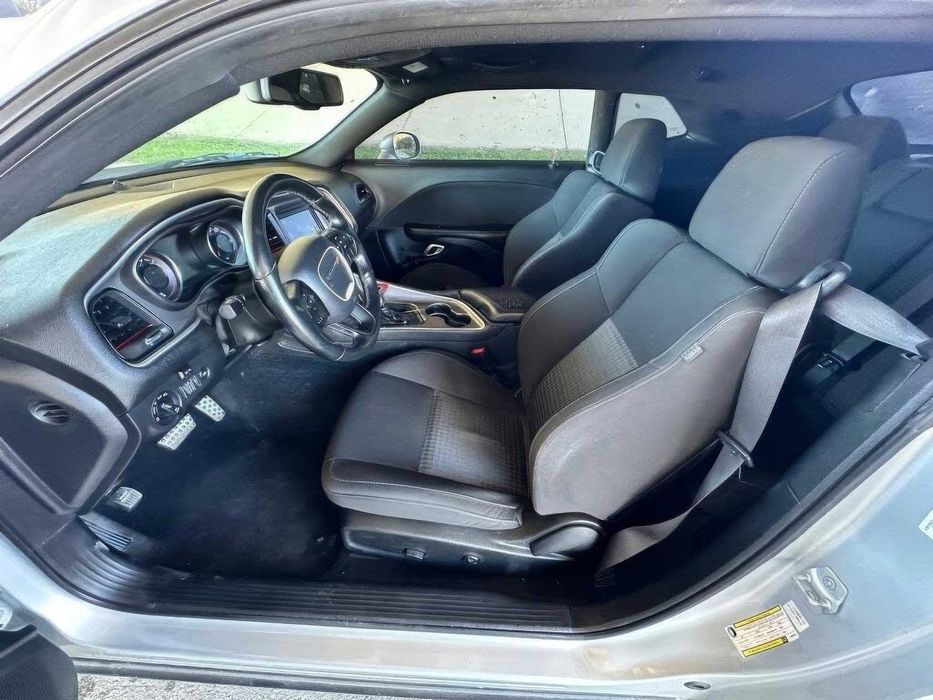 Dodge Challenger SXT      2020