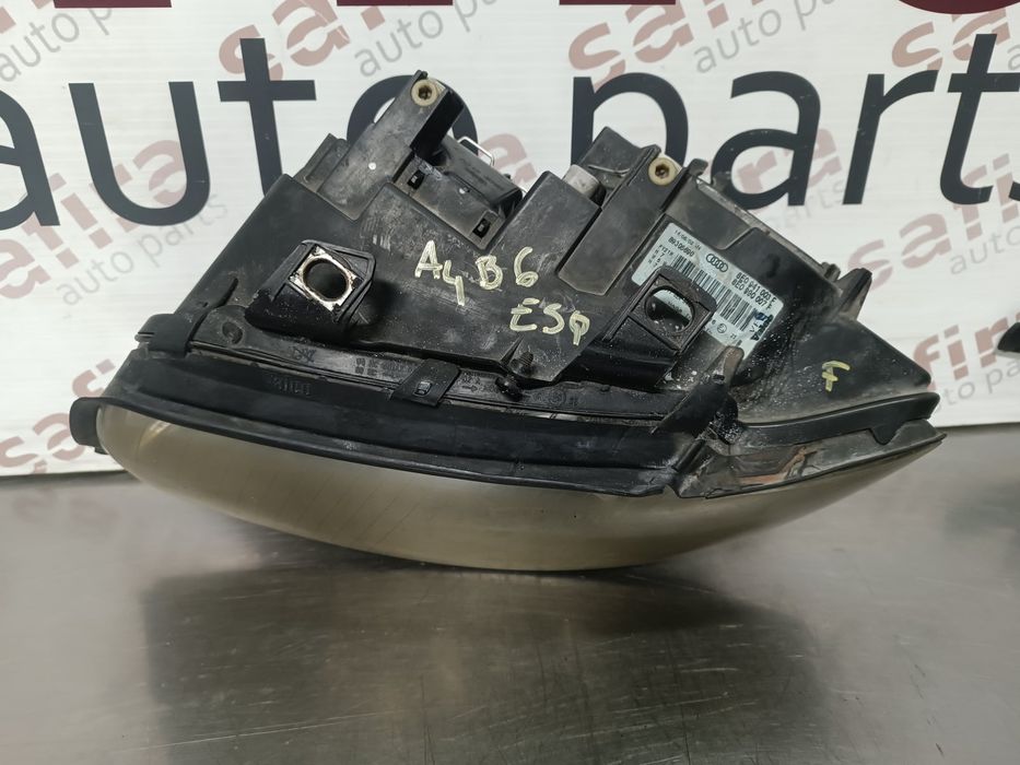 Ótica / Farol Esquerdo AUDI A4 B6 - 89305690
