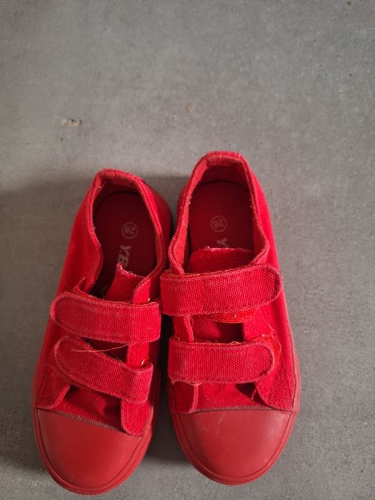 Czerwone trampki 26