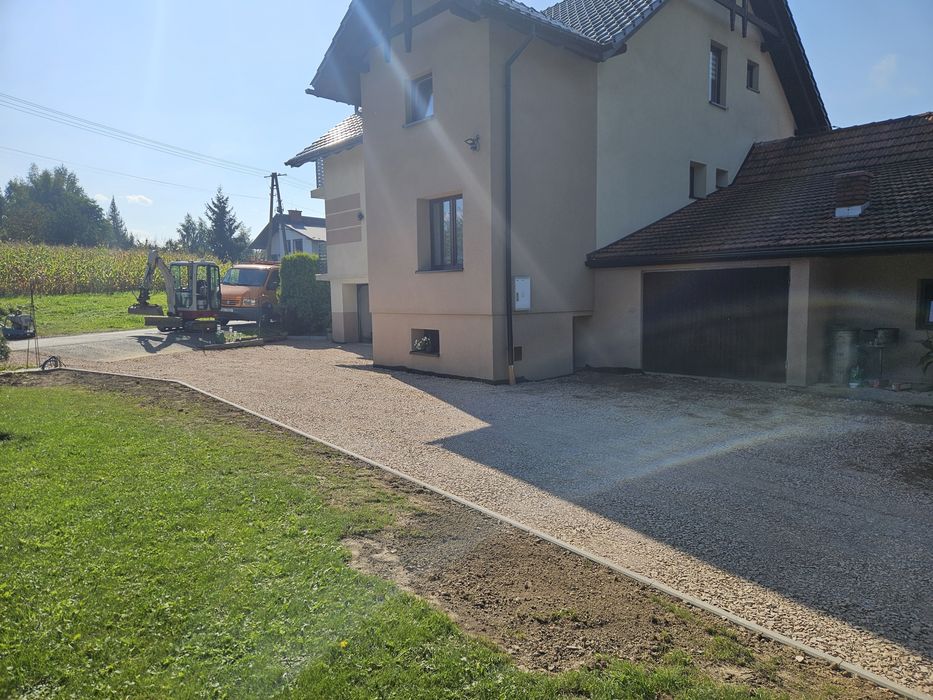 UTWARDZANIE drogi podjazdu terenu wjazdu Budowa drogi Oświęcim