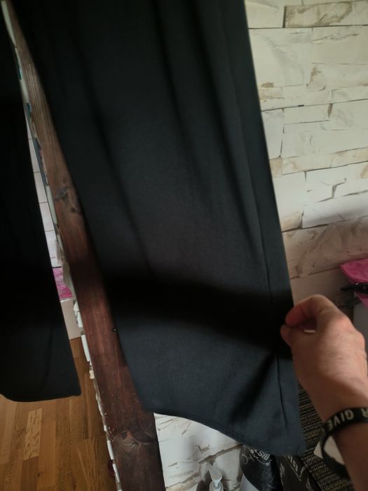 Piękne nowe czarne szerokie spodnie w prążek