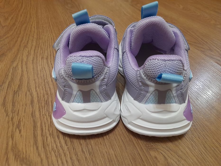 Нові кросівки дитячі для дівчинки