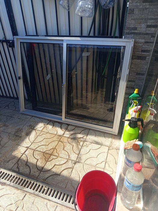 Porta e janelas alumínio bom estado