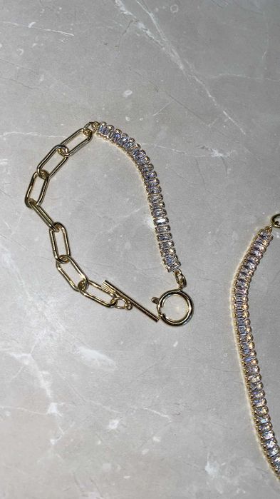 Браслет с золотим металом та великими кристалами