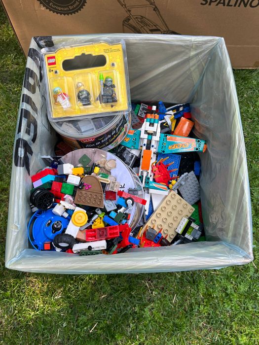 Klocki  LEGO , luzem 10 kg + około 60-ciu ludzików z LEGO