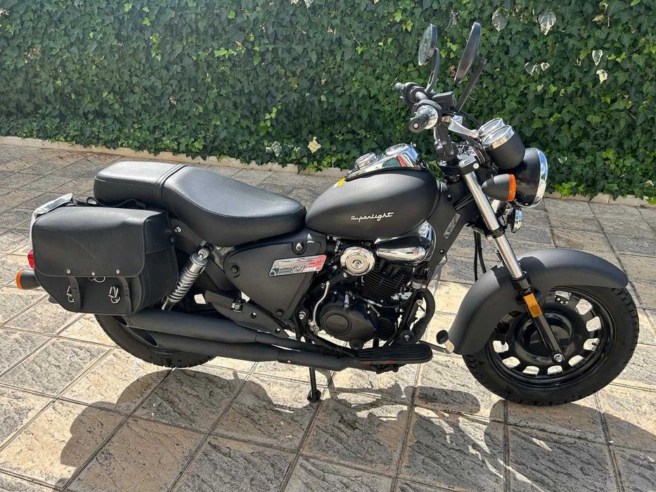 Keeway Superlight 125 cc em excelente estado