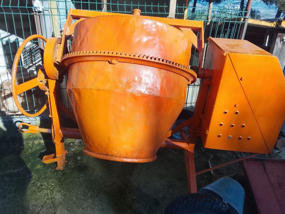 Betoneira elétrica 250l