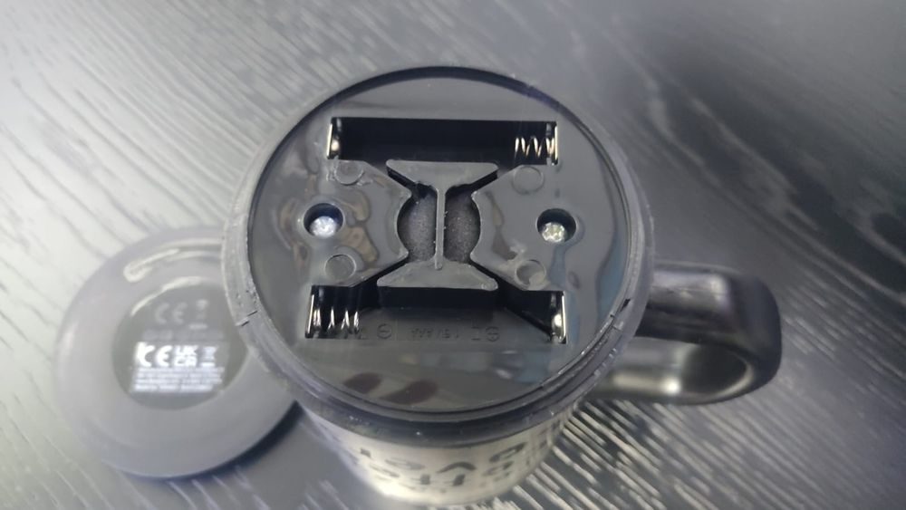 Copo em inox ,a Pilhas , com 13 cm de altura, para  aquecer líquidos.