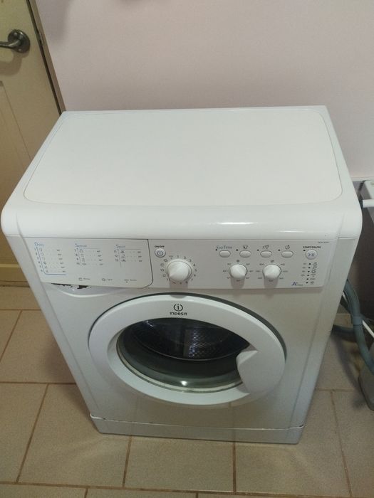 Пральна машина Indesit IWSC 4085 — б/в, робоча