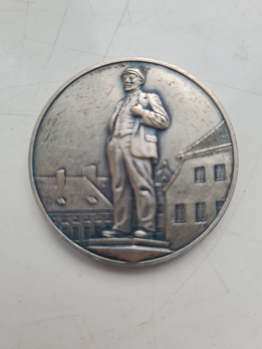 Настольная медаль.