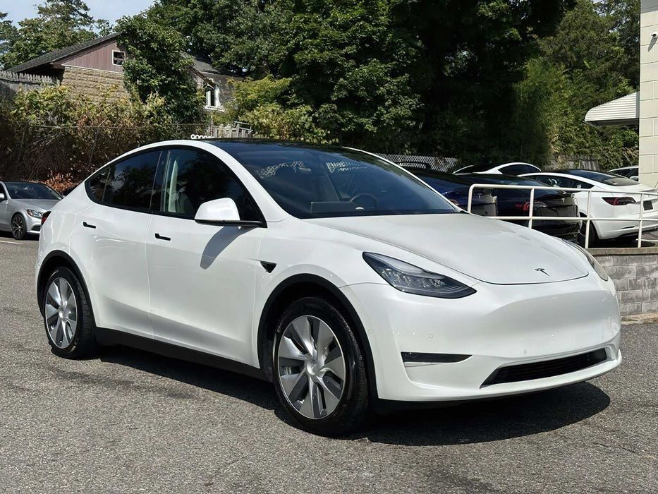 Tesla Model Y      2021