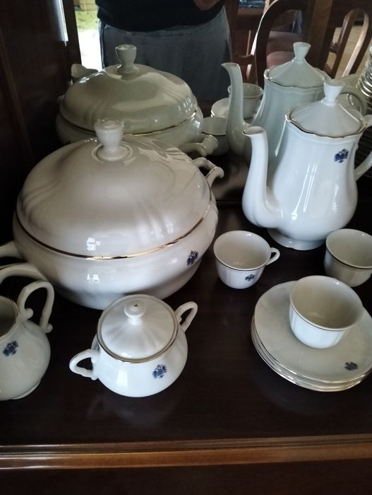 Dinner Service444633019644661761