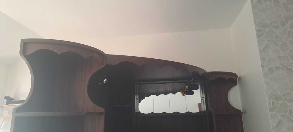 Vende-se Bar e artigos relacionados com o mesmo.