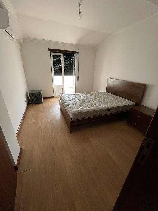 Arrendo T1  mobilado  e com ar condicionado