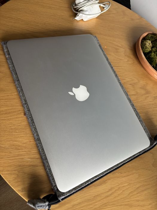 Mac Book Air 13 inch 1.4Ghz intel Core i5 250GB