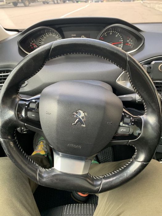 Peugeot 308 2015 року