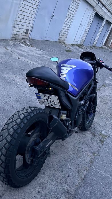 Кафе рейсер Suzuki sv650