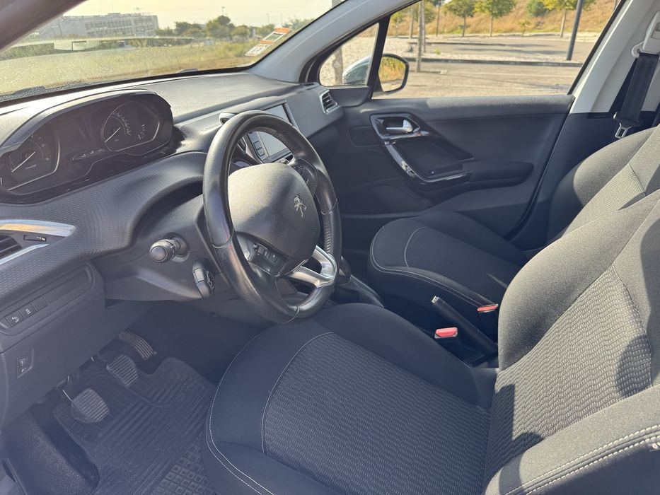 Peugeot 208 1.6 Blue HDI Style — photo 5