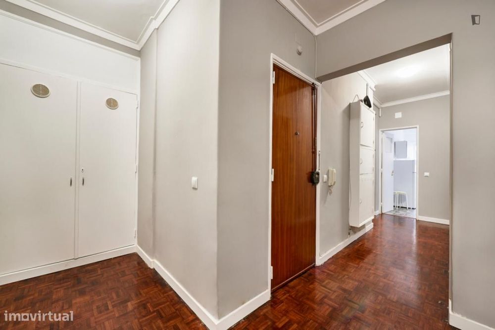 Quarto - localizado em Benfica Lisbon