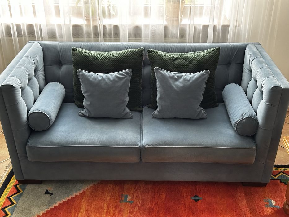 Elegancka sofa rozkładana 2-osobowa – niebieski welur