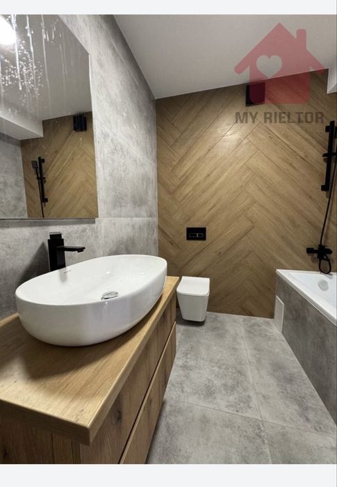 Продаж дуплекса з гаражем